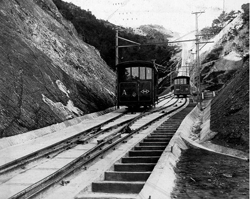 [Commencing operations in 1925(photo provided by the Rokko Maya Tourism Promotion Council)]
[Commencing operations in 1955]
