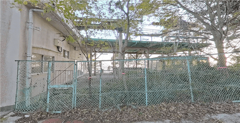 西側プラットフォーム外観